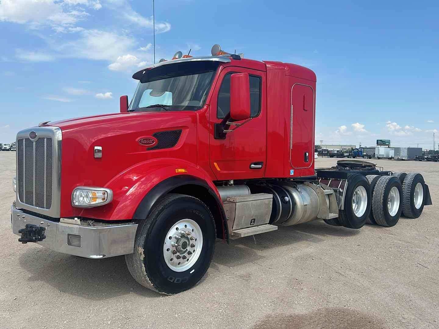 2015 PETERBILT 567 TRI-AXLE (A52472)