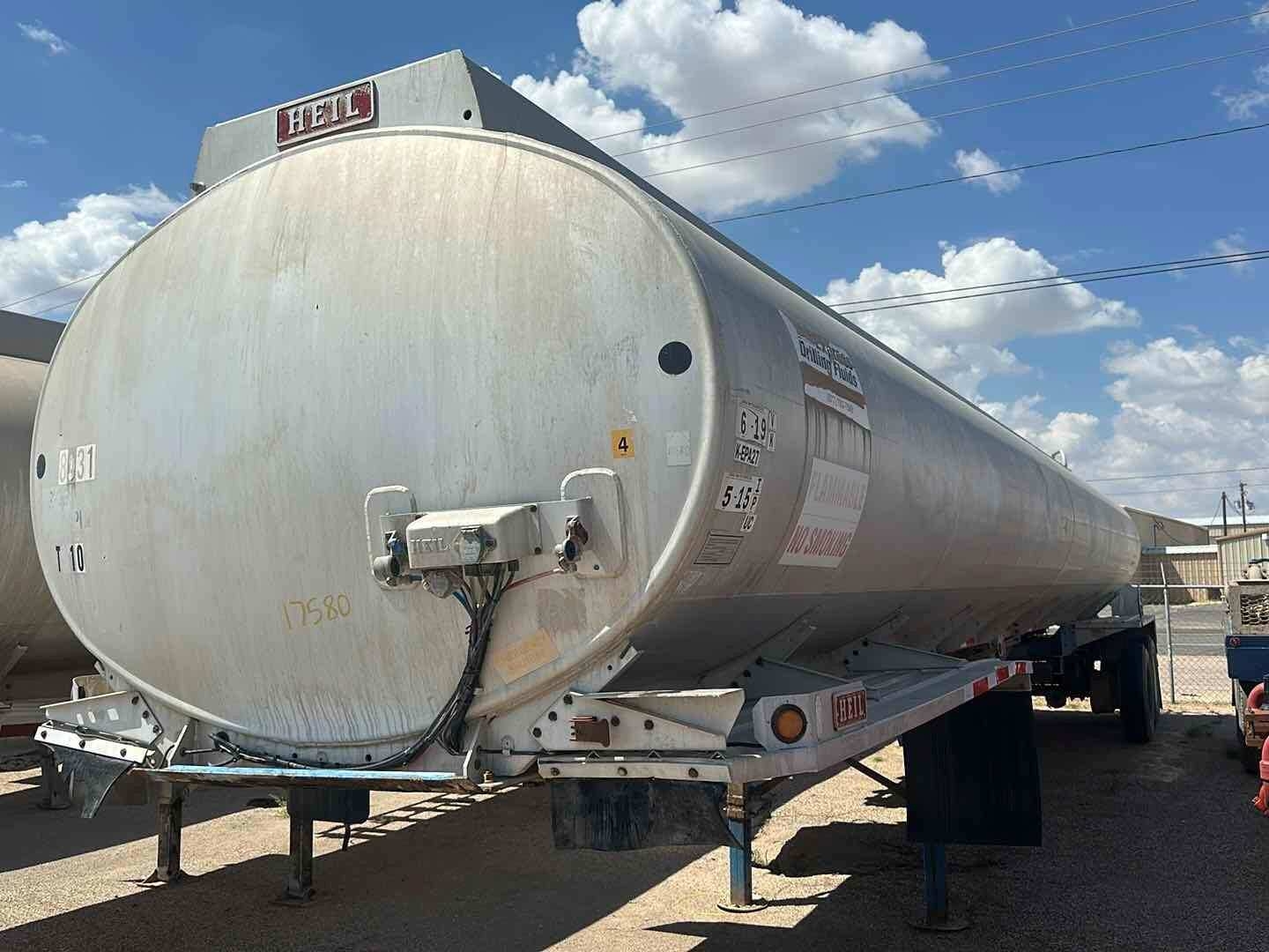 1996 HEIL TRAILER INTERNATIONAL FUEL TRANSPORT TRAILER (A52472)