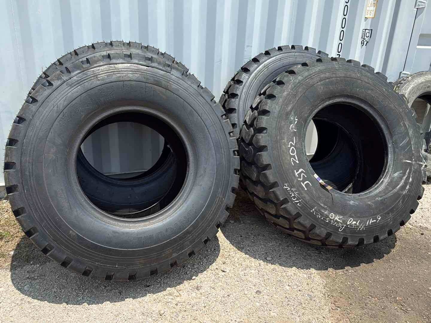 17.5R25 TIRES (A47001)