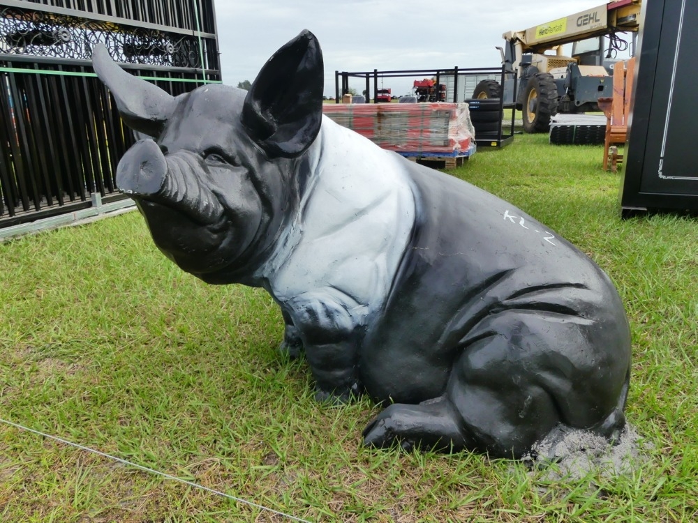 Pig Statue (A57149)