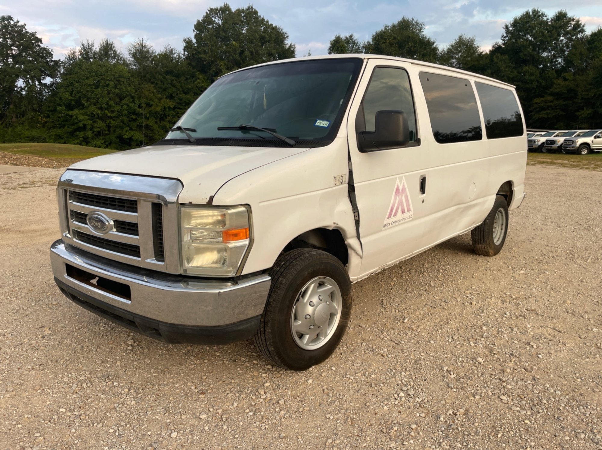 2014 FORD E-350 11 PASSENGER VAN (A52472)