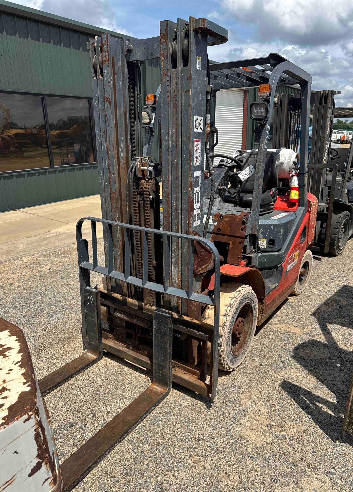 HELI STRAIGHT MAST FORKLIFT (A51242)