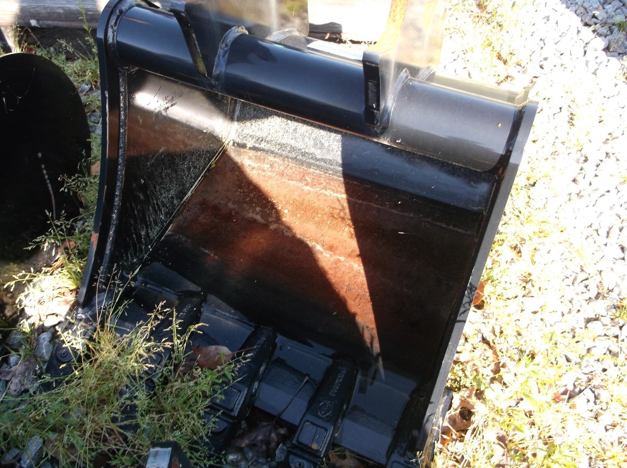 Kubota 24in Quick Attach Compact Excavator Tooth Bucket ONE PER LOT (A52748)
