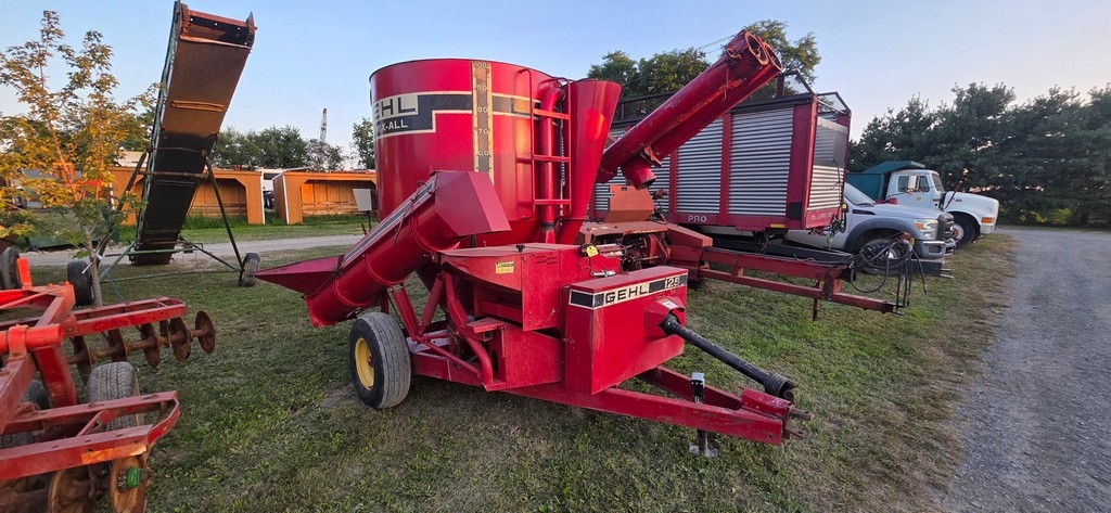 Gehl 125 Grinder Mixer (A50774)