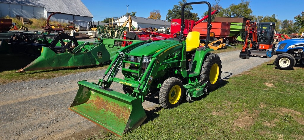 2022 John Deere 3033R Compact Tractor (RIDE AND DRIVE) (A50775)