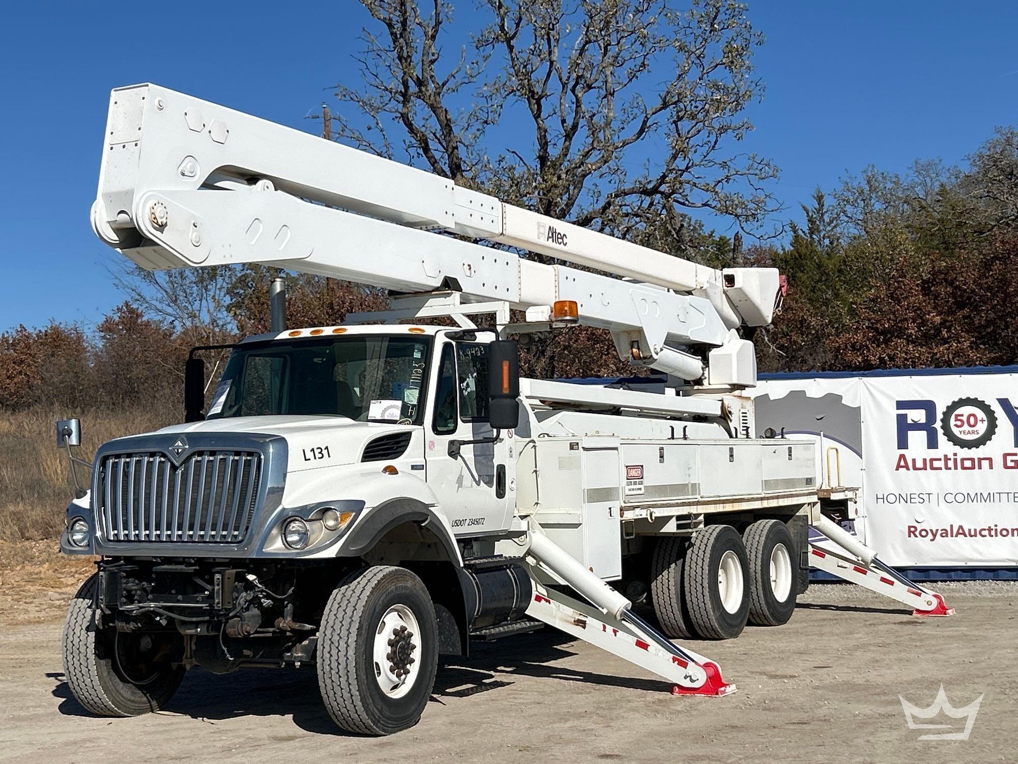 2008 International 7500 Altec A77-TE93 92ft. Material Handling T/A Bucket Truck (A55973)
