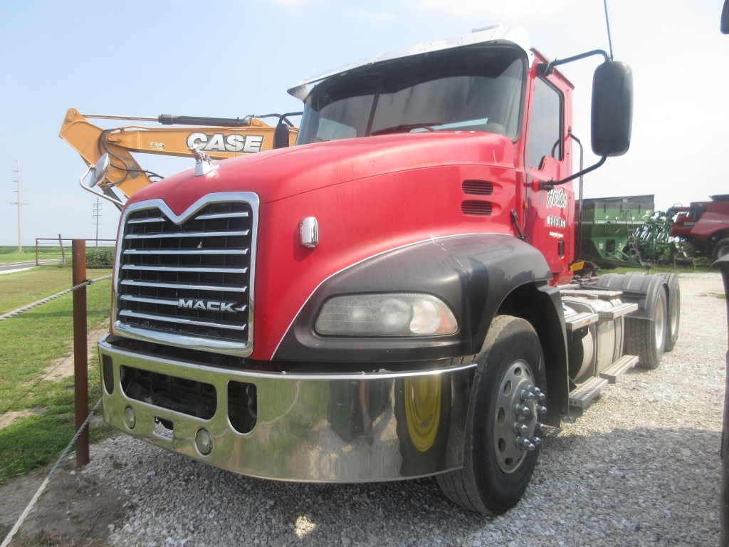 2014 MAC CXU 613 Semi (A50514)