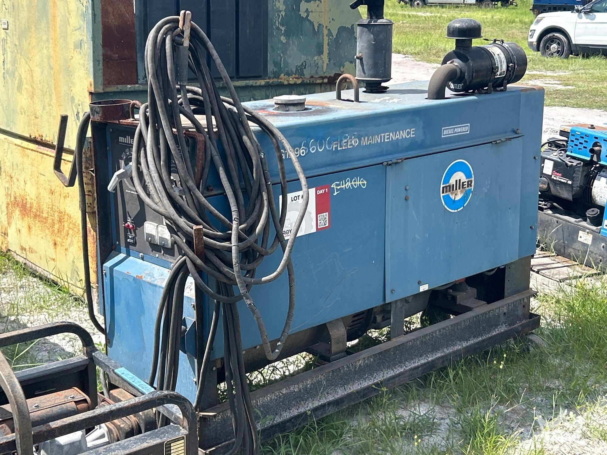 1985 Miller Wildcat 350-D Welder (A55851)