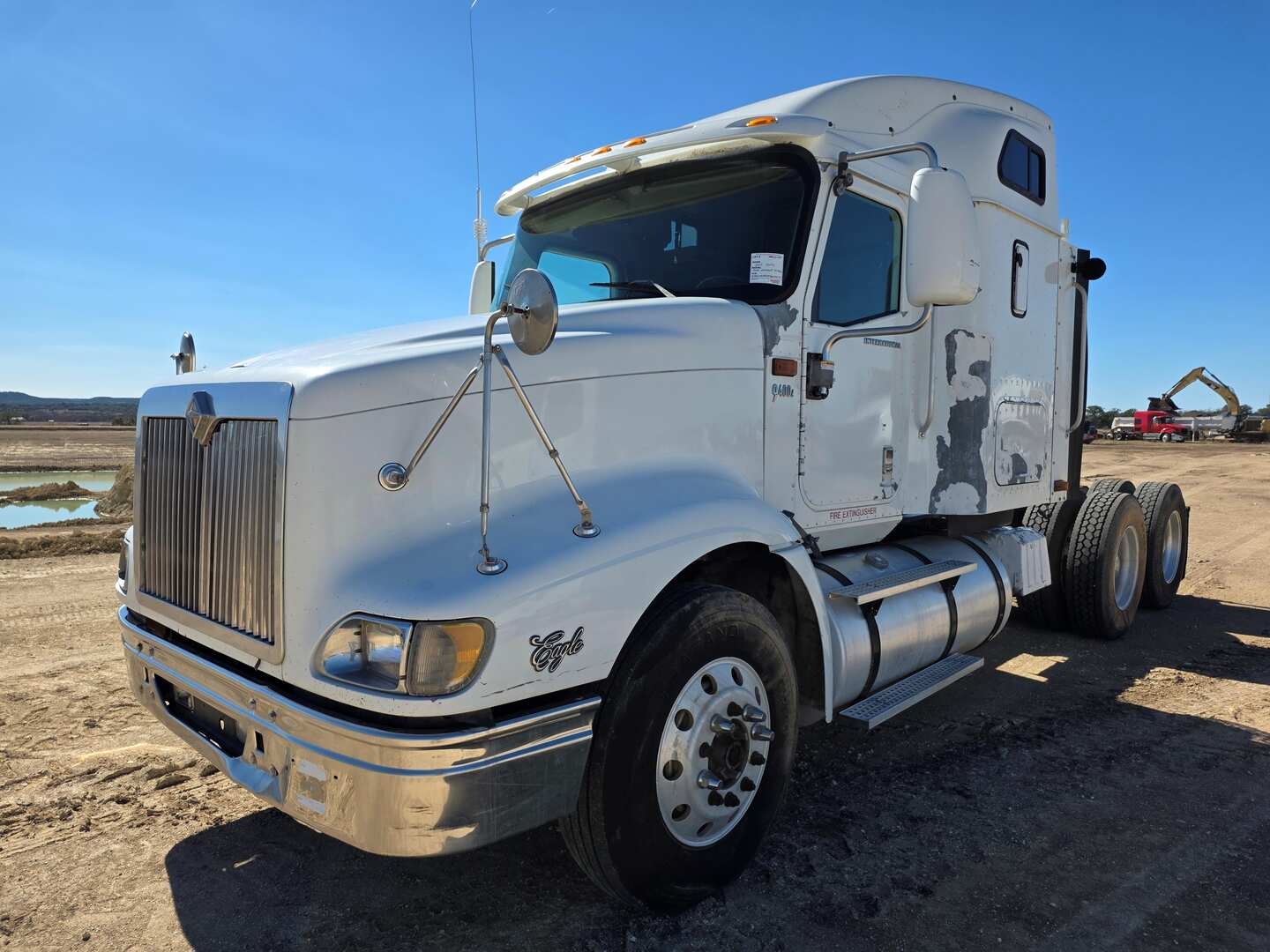 2005 INTERNATIONAL 9400I MID-ROOF SLEEPER (A58214)