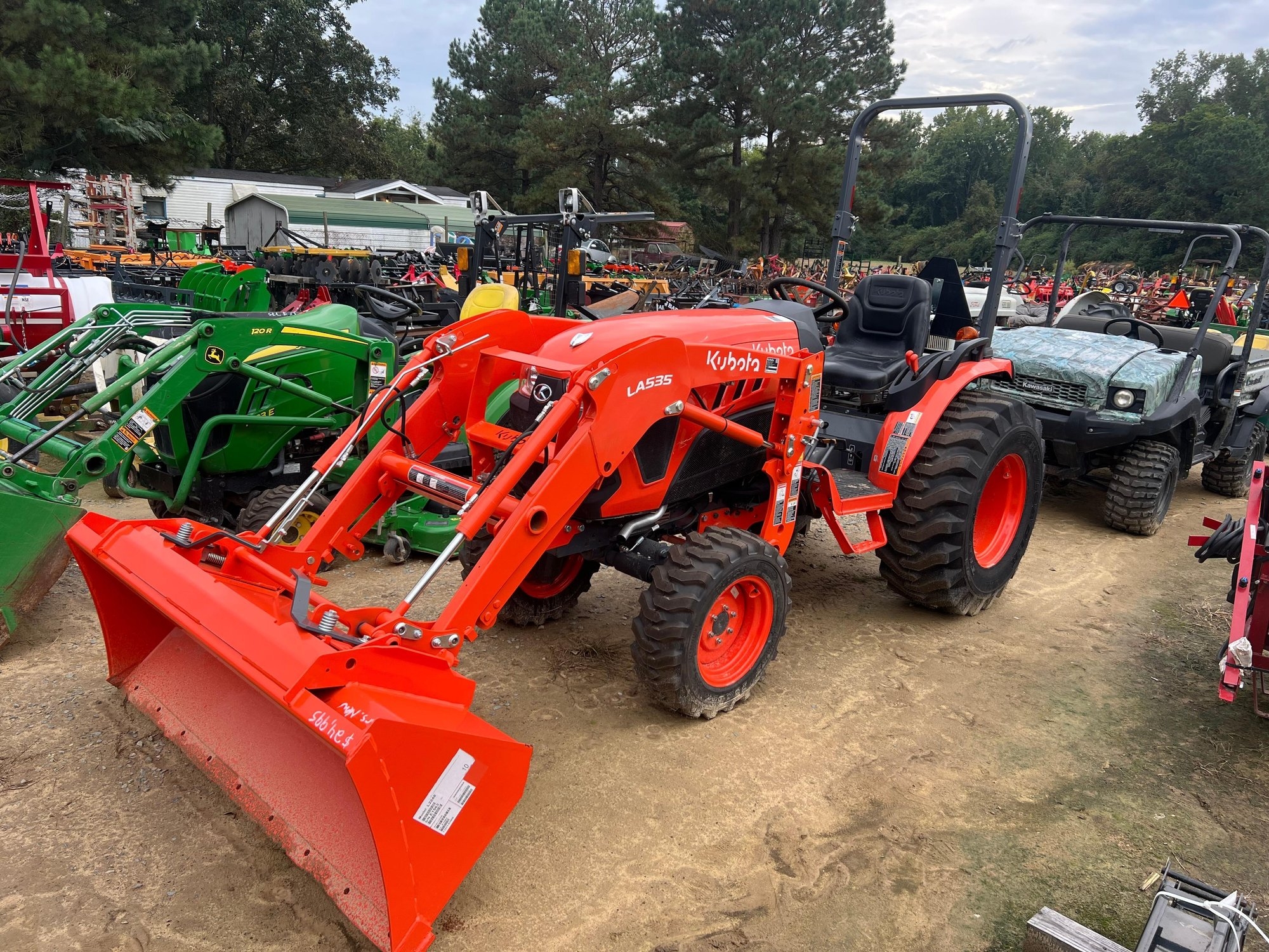 2023 Kubota LX2610SUHSD MFWD Compact Tractor with LA535 Front Loader (A56435)