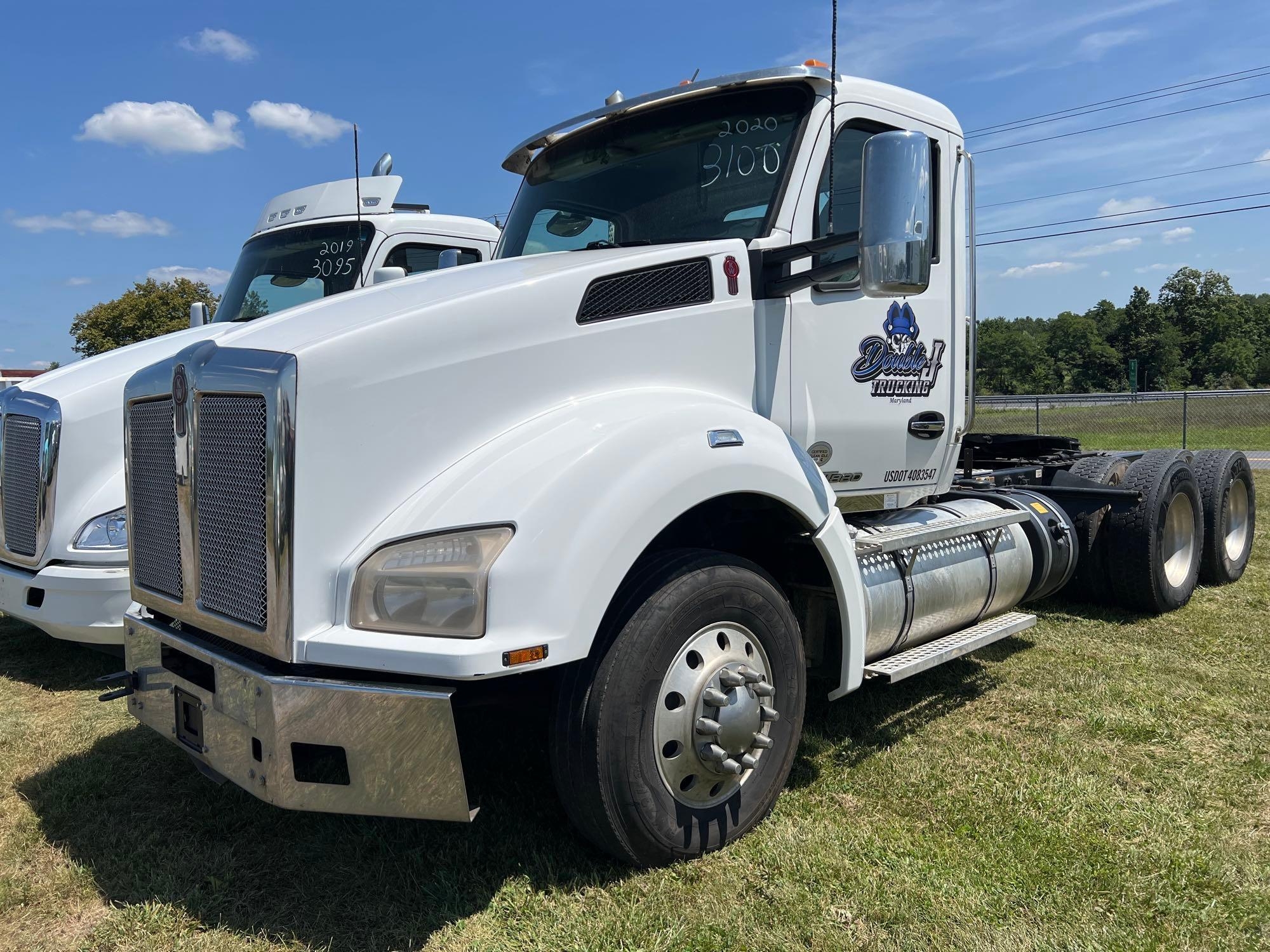 2020 Kenworth T880 Tandem Axle Day Cab Road Tractor (A47384)