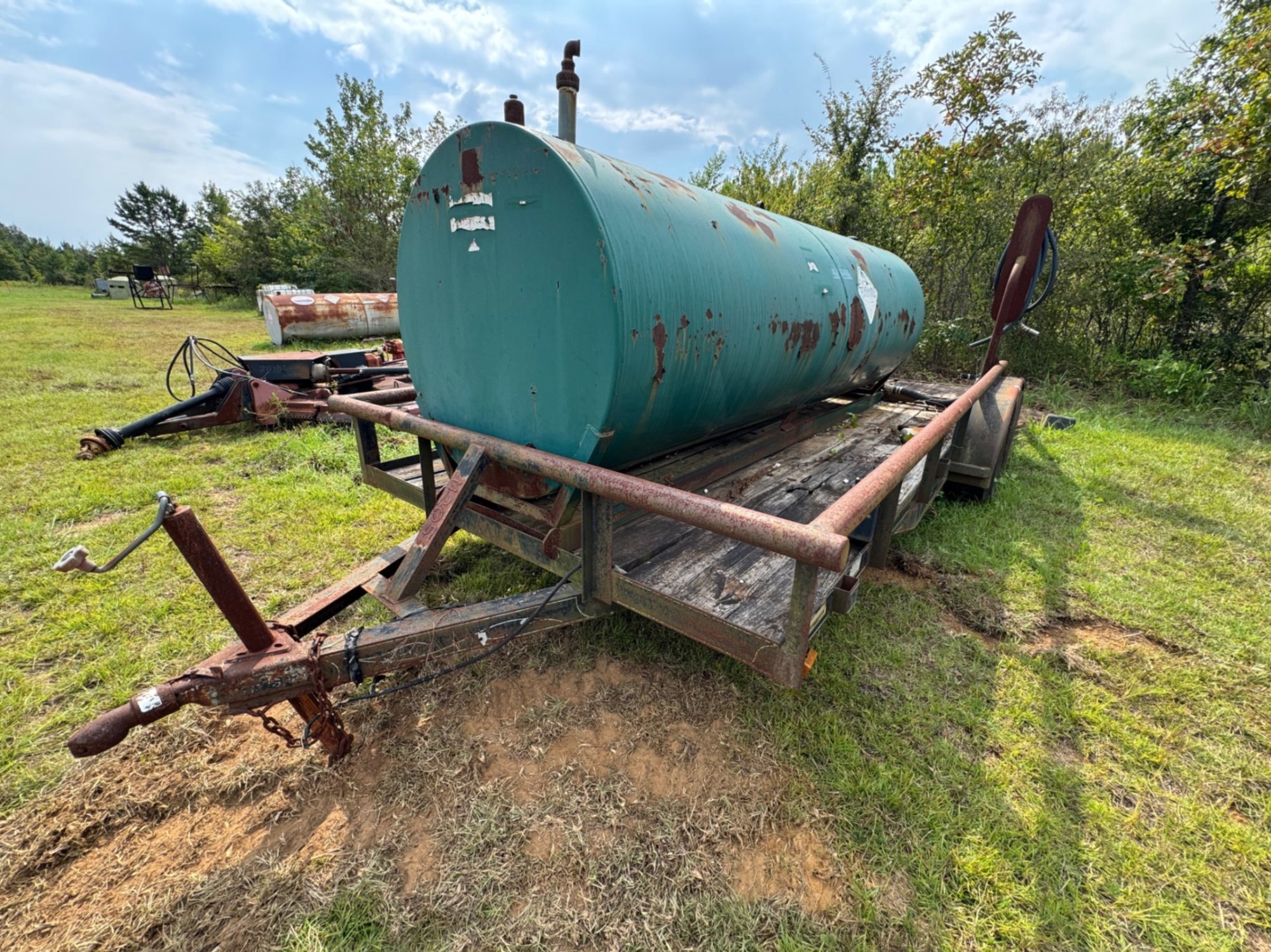 2008 D&P WELDING  18FT 2000 GAL FUEL TRAILER (A52472)
