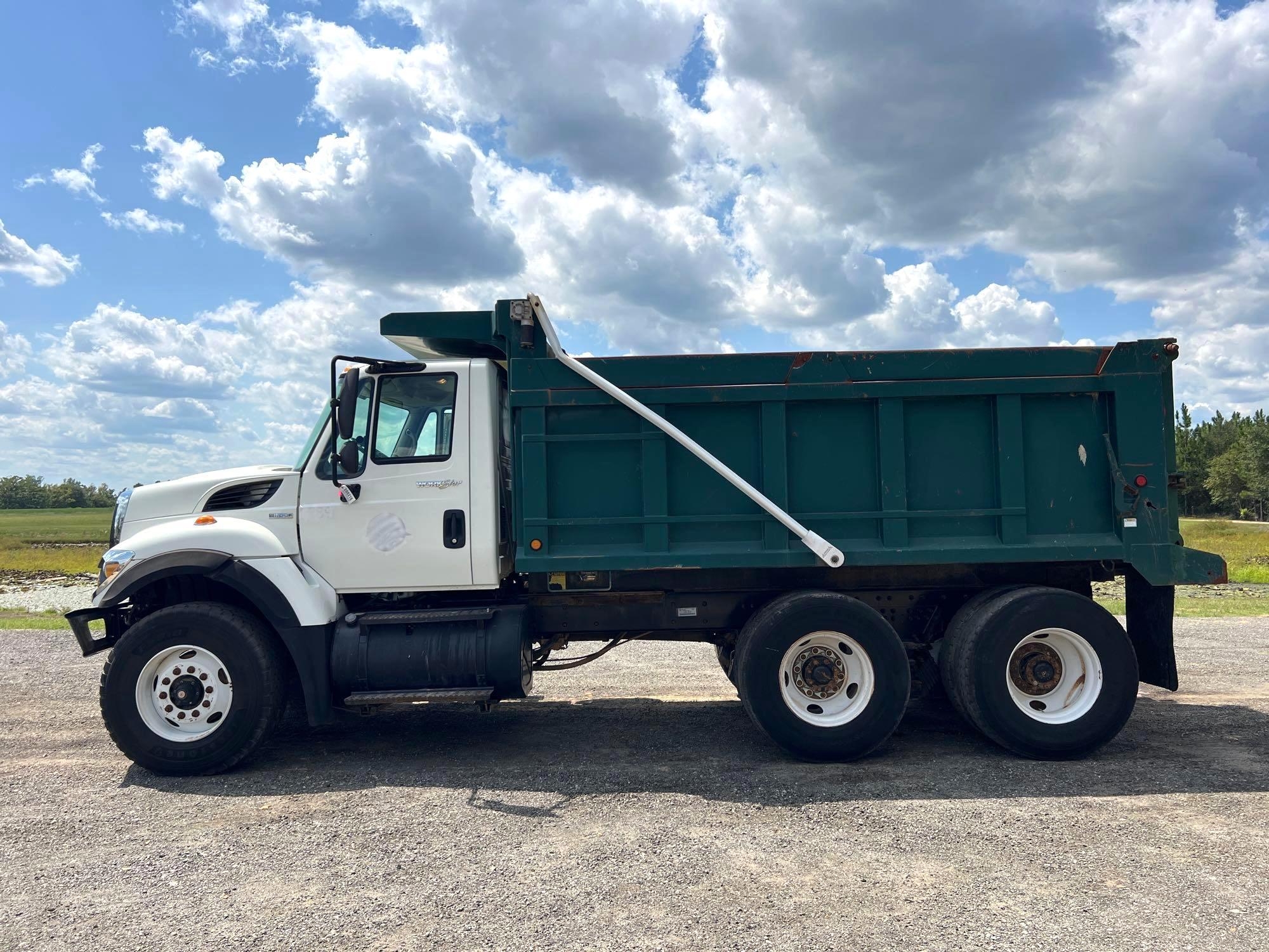 2008 INTERNATIONAL WORKSTAR 7400 SFA 6X4 DUMP TRUCK (A51406)