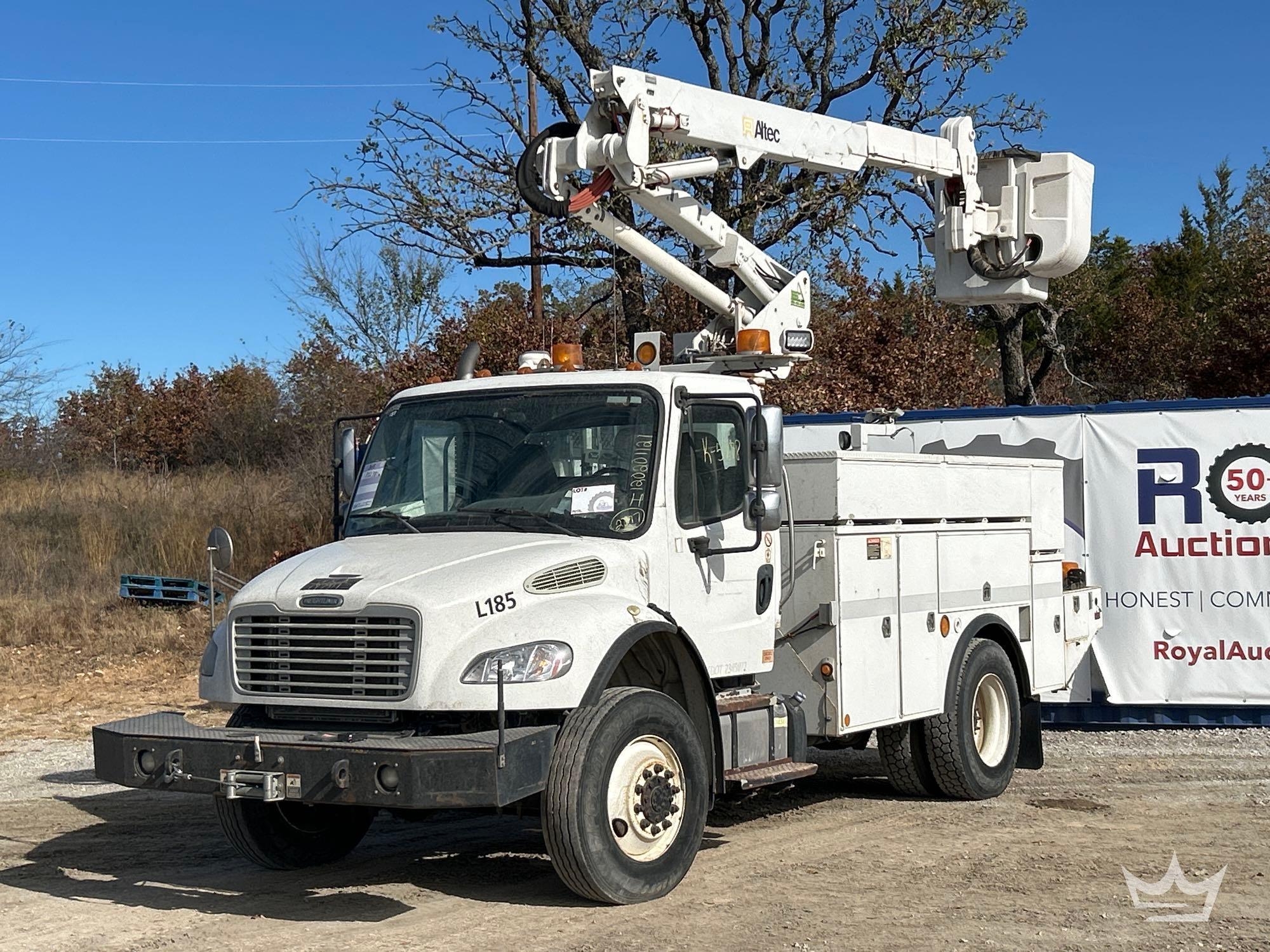 2015 Freightliner M2 106 AWD Altec AT37G 37ft. Insulated Bucket Truck (A55973)