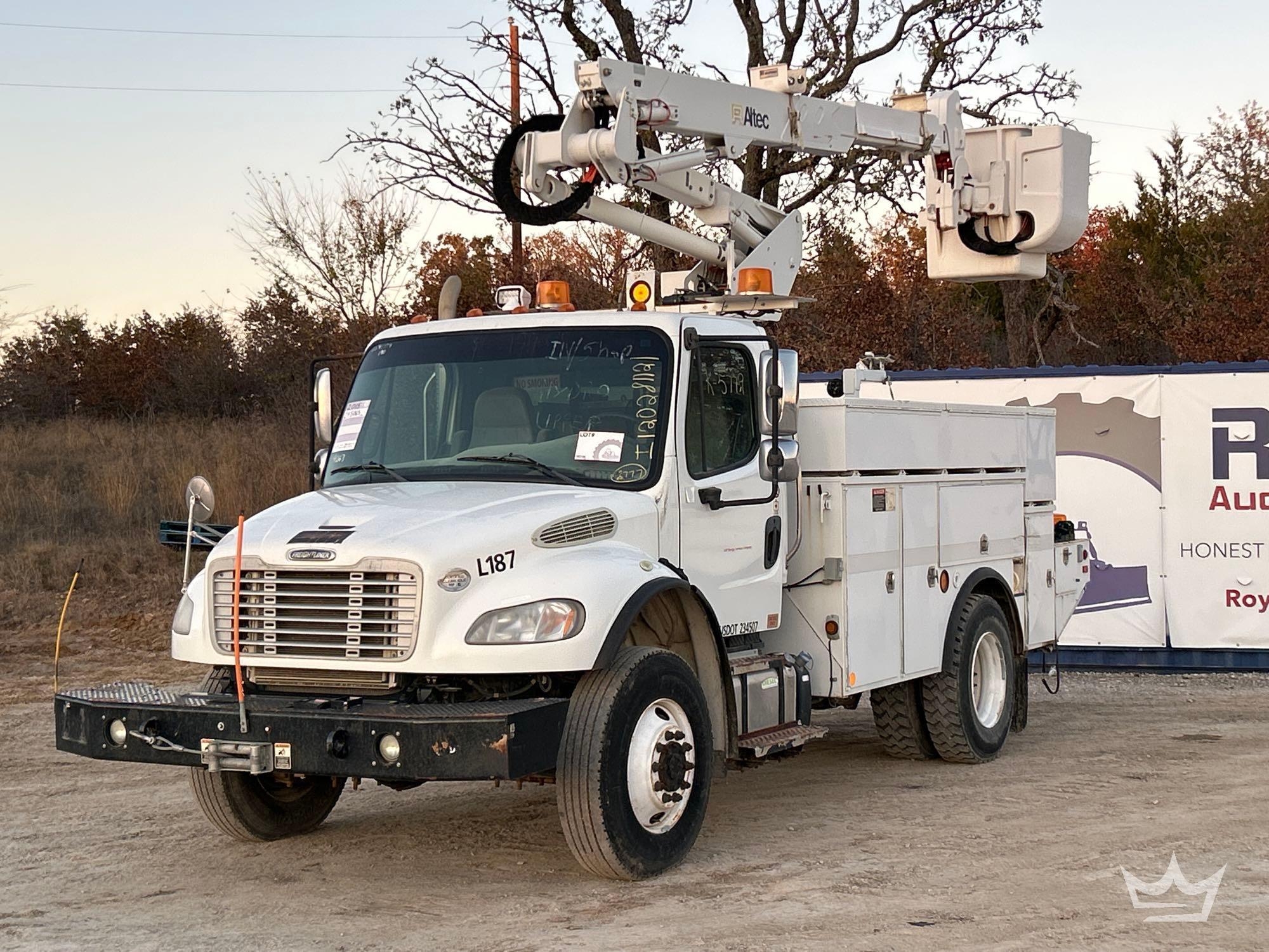 2015 Freightliner M2 106 AWD Altec AT37G Bucket Truck (A55973)