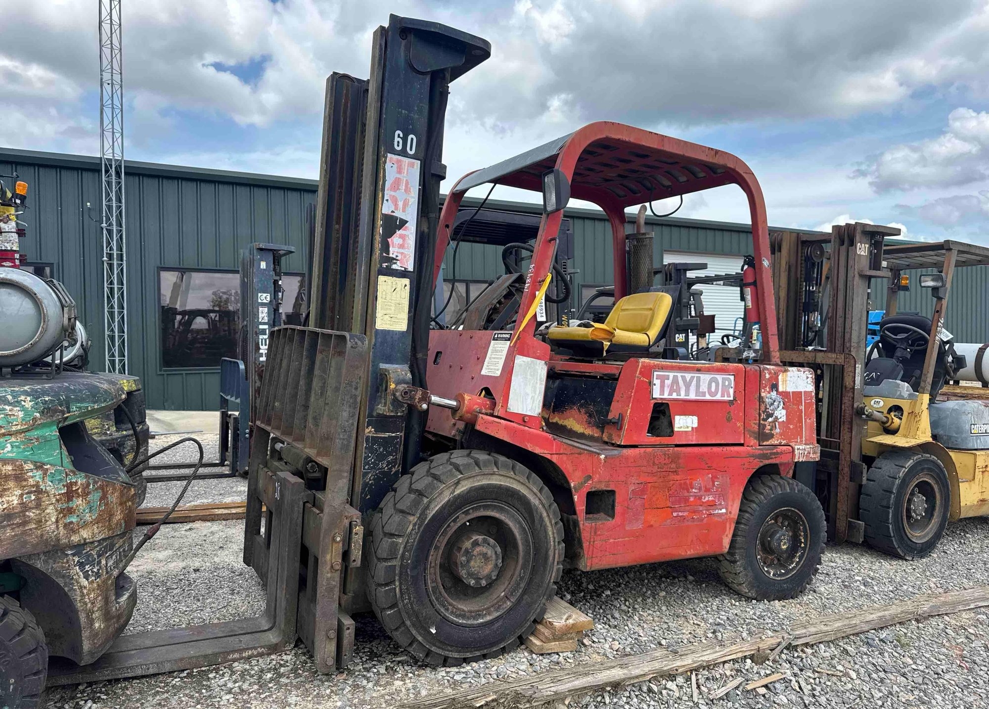 TAYLOR TDF-60S STRAIGHT MAST FORKLIFT (A51246)