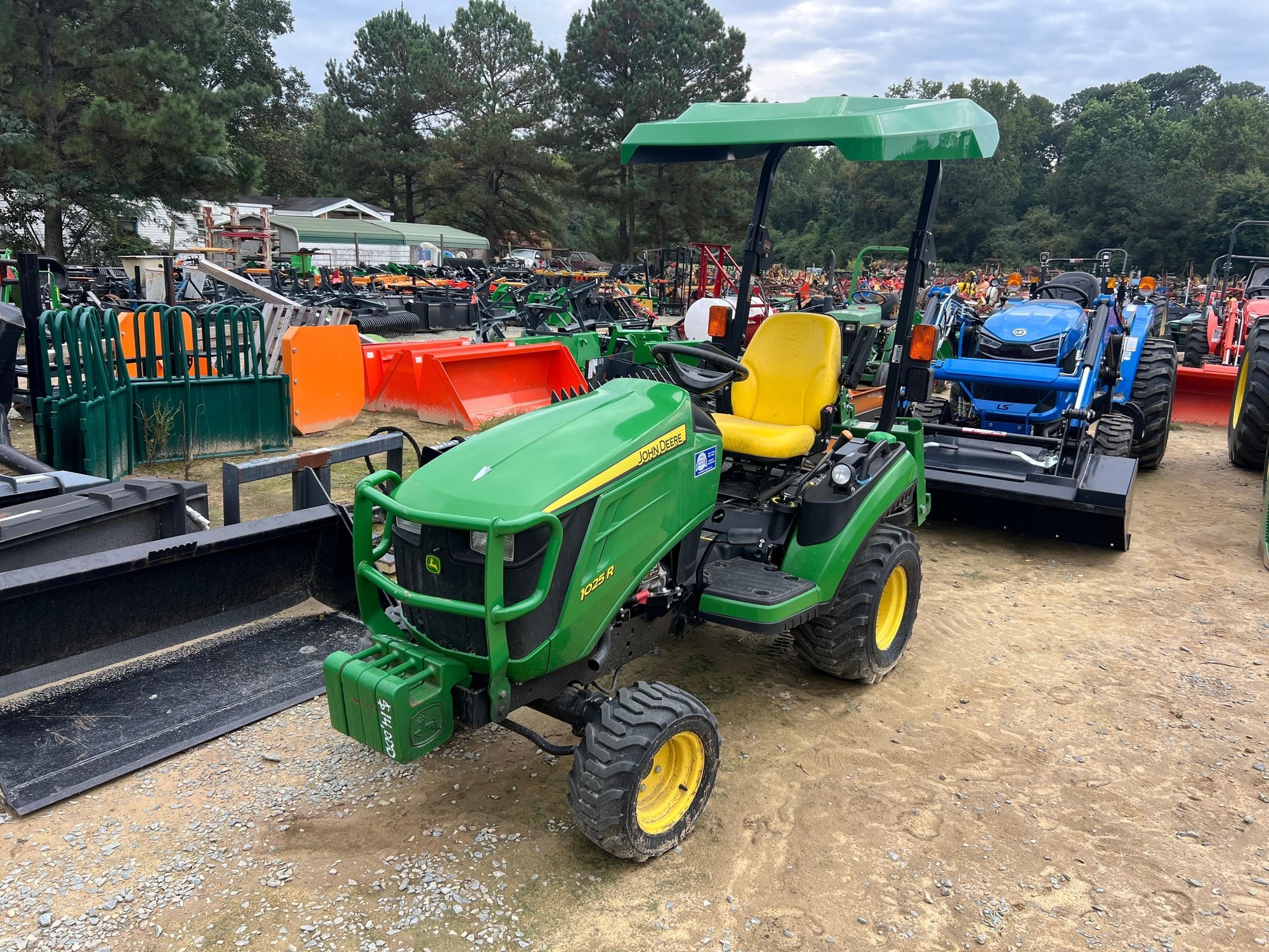2020 John Deere 1025R MFWD Compact Tractor (A56435)