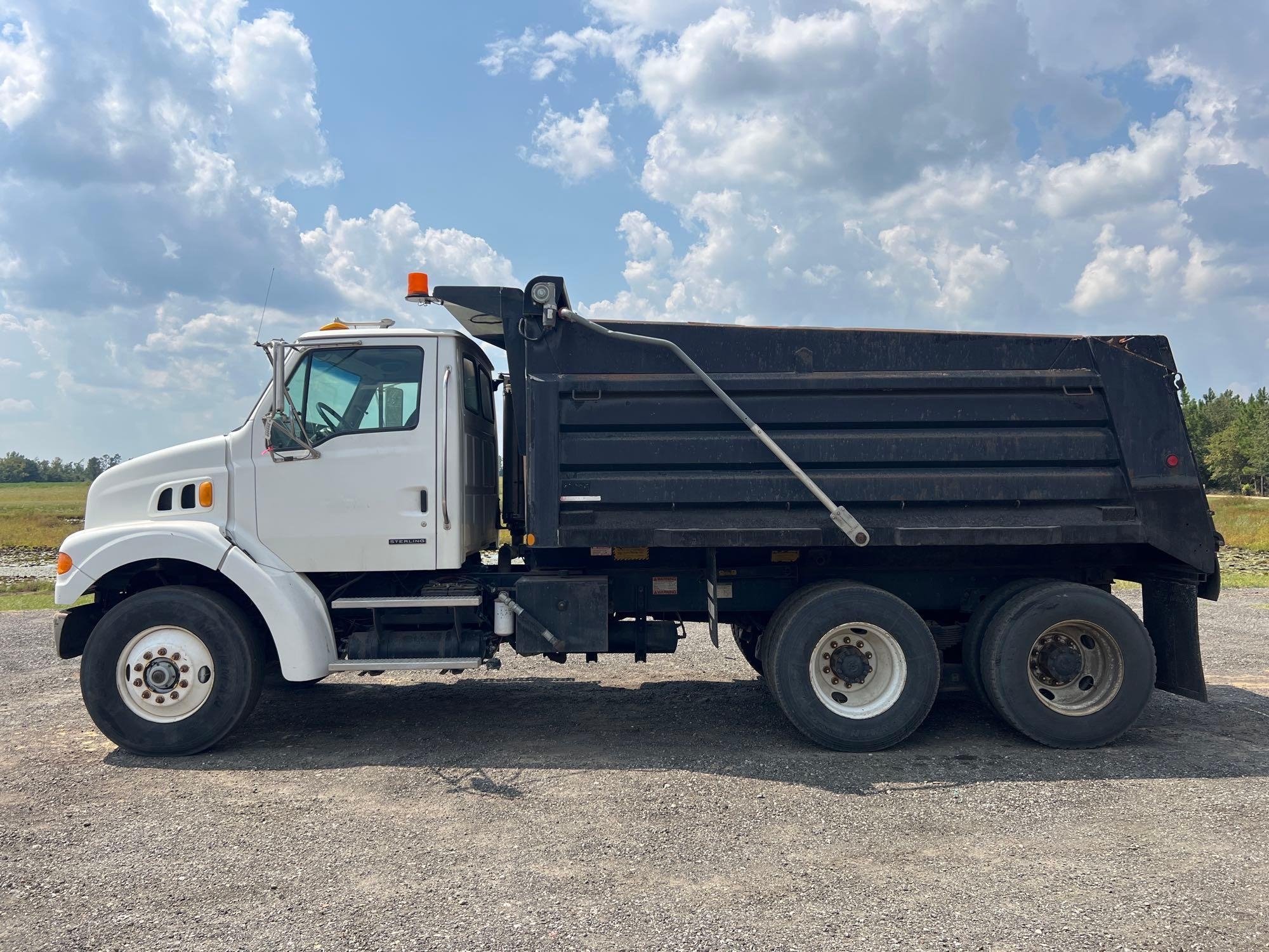 2006 STERLING L7500 DUMP TRUCK (A51406)