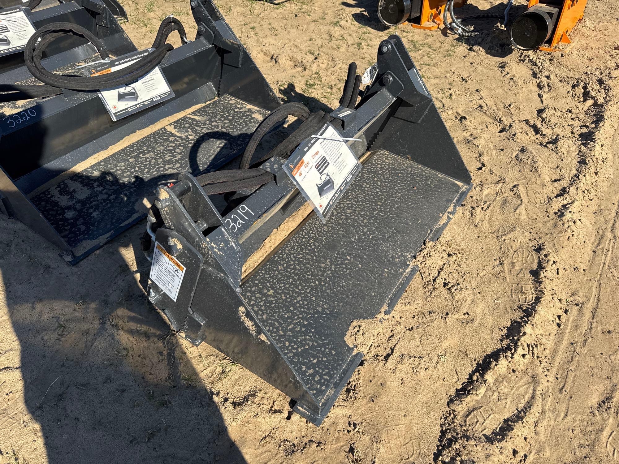 UNUSED WOLVERINE MCB-11 48W 48" HYD 4N1 BUCKET (A57193)