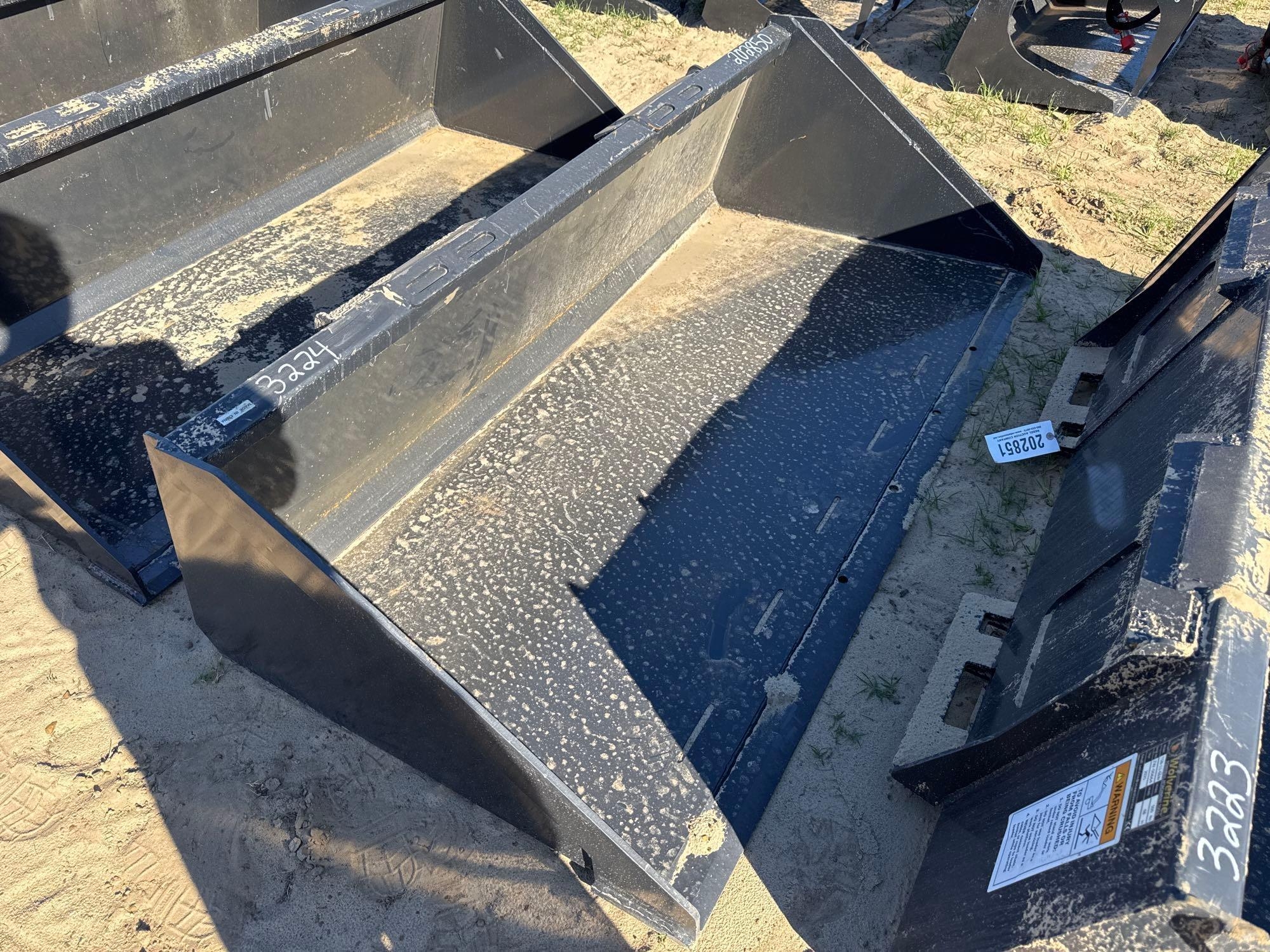 UNUSED WOLVERINE TDB-11-72W 72" BUCKET (A57193)