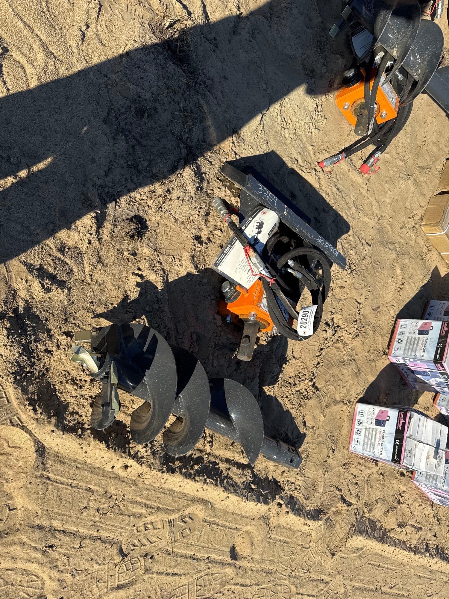 UNUSED WOLVERINE MAD-12-12D HYD AUGER DRIVE & BIT (A57193)