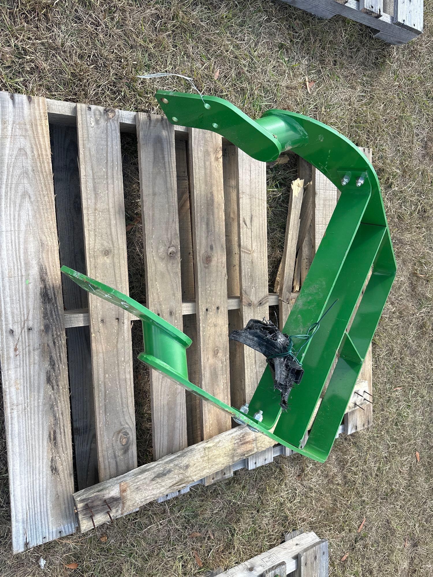 JOHN DEERE GRILL GUARD FOR 5000 SERIES TRACTOR (A52708)