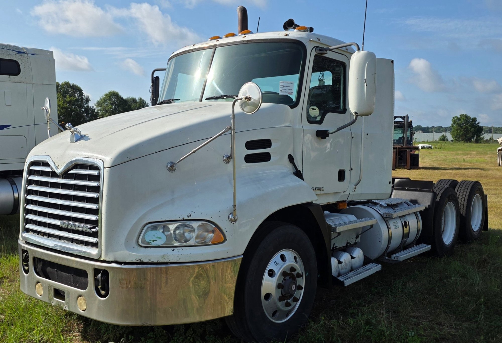 2009 MACK CXU613 DAYCAB (A50854)