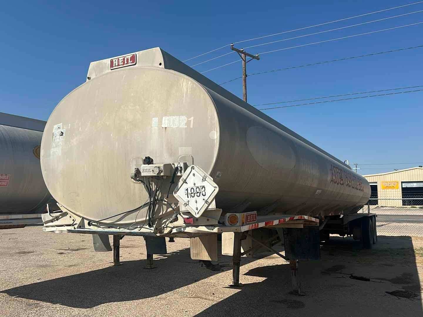 1993 HEIL TRAILER INTERNATIONAL FUEL TRANSPORT TRAILER (A52472)