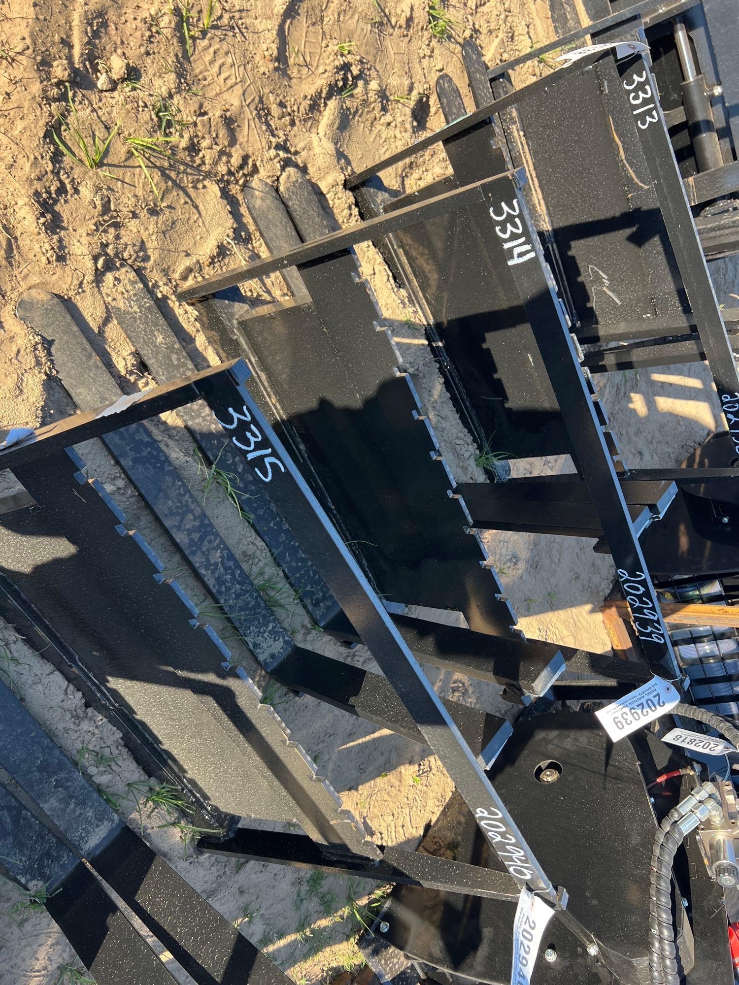 UNUSED FUTURE 29" PALLET FORKS W/ MAST (A57193)