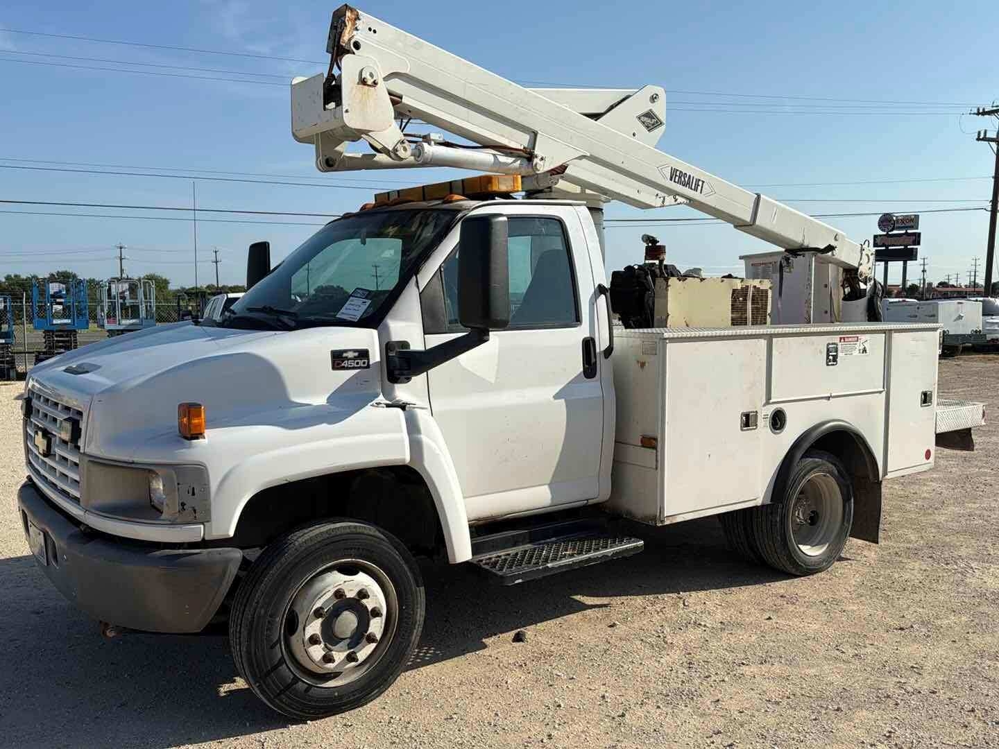 2007 CHEVROLET BUCKET TRUCK (A52472)