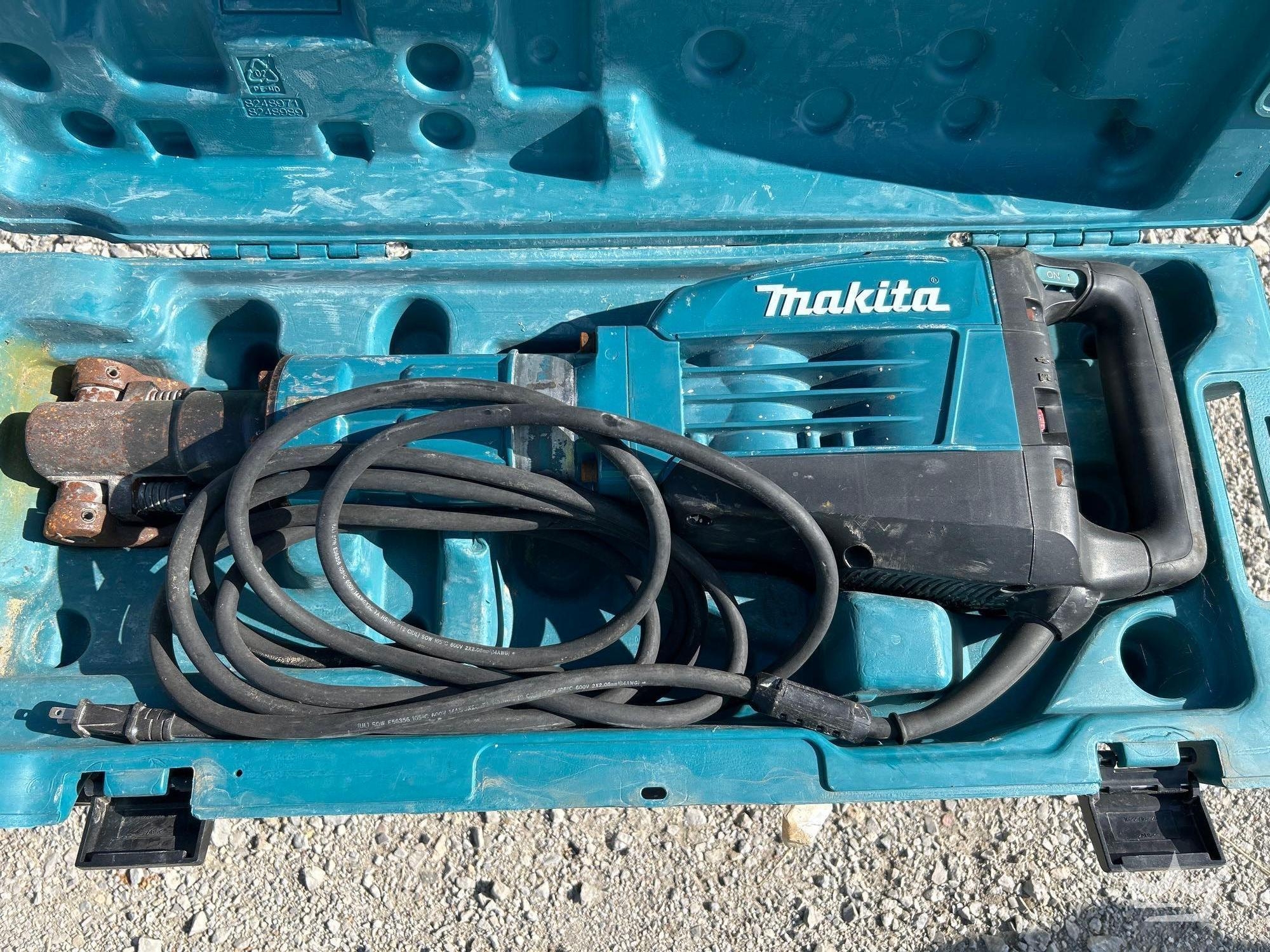 2017 Makita HM1307CB 35lb Demolition Hammer (A55973)