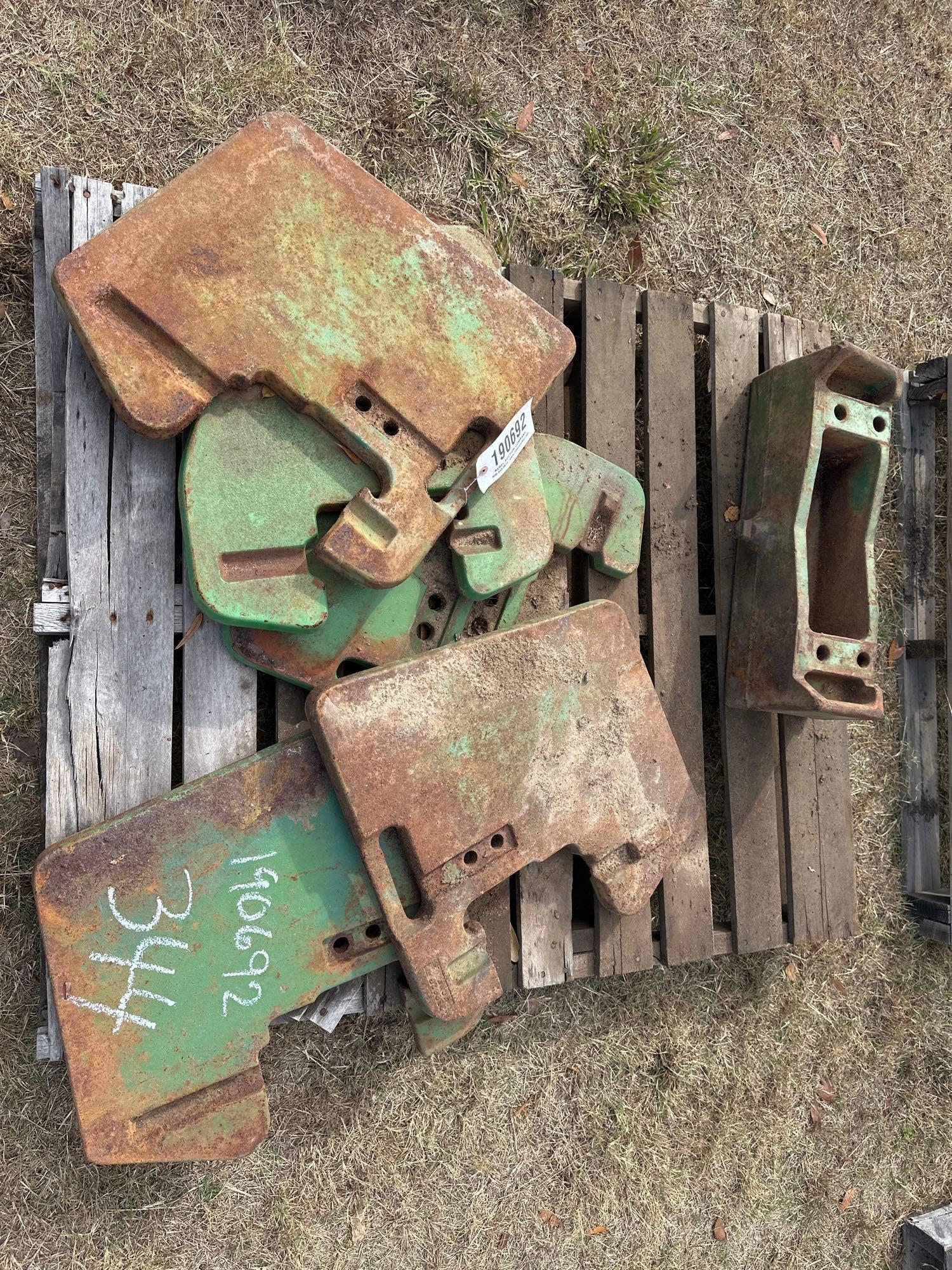 (5) JOHN DEERE WEIGHTS & MOUNT (A52708)