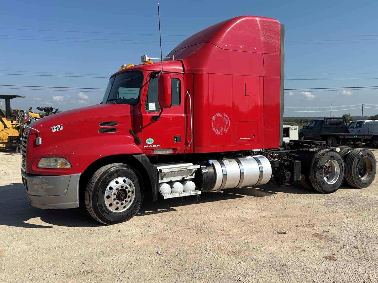 2013 MACK CXU613 (A53843)