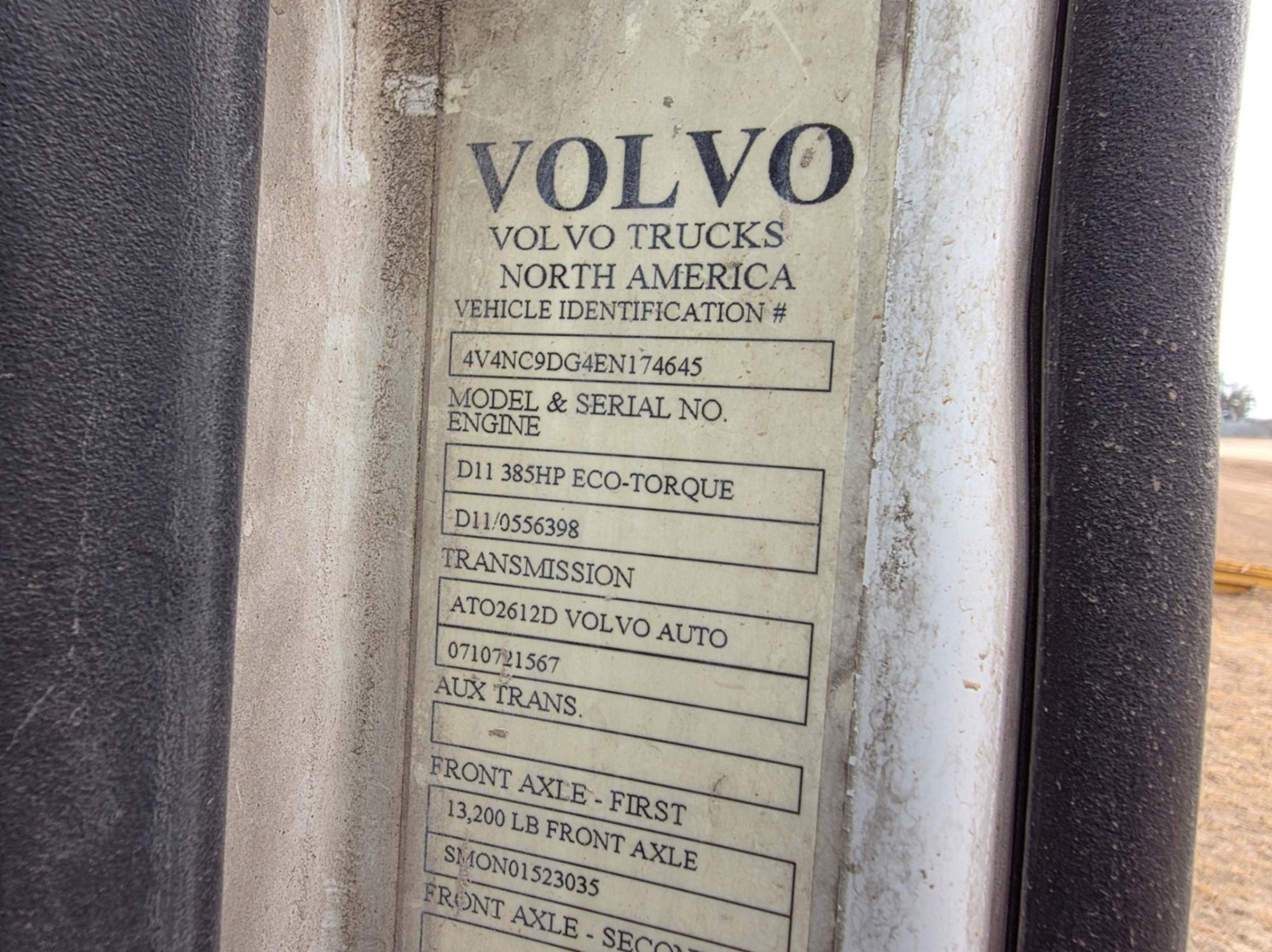 2014 VOLVO VNL DAYCAB (A58214)