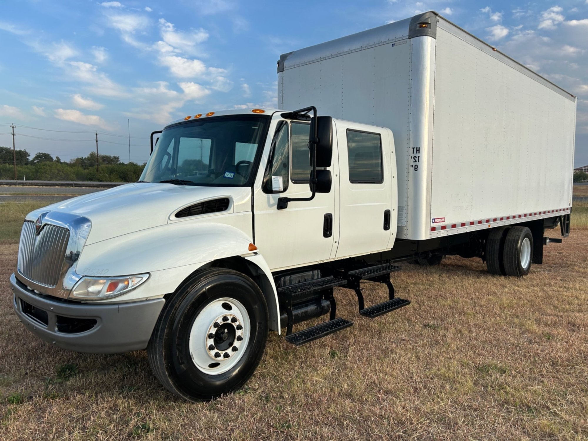 2015 INTERNATIONAL DURASTAR 4300 BOX TRUCK (A58214)