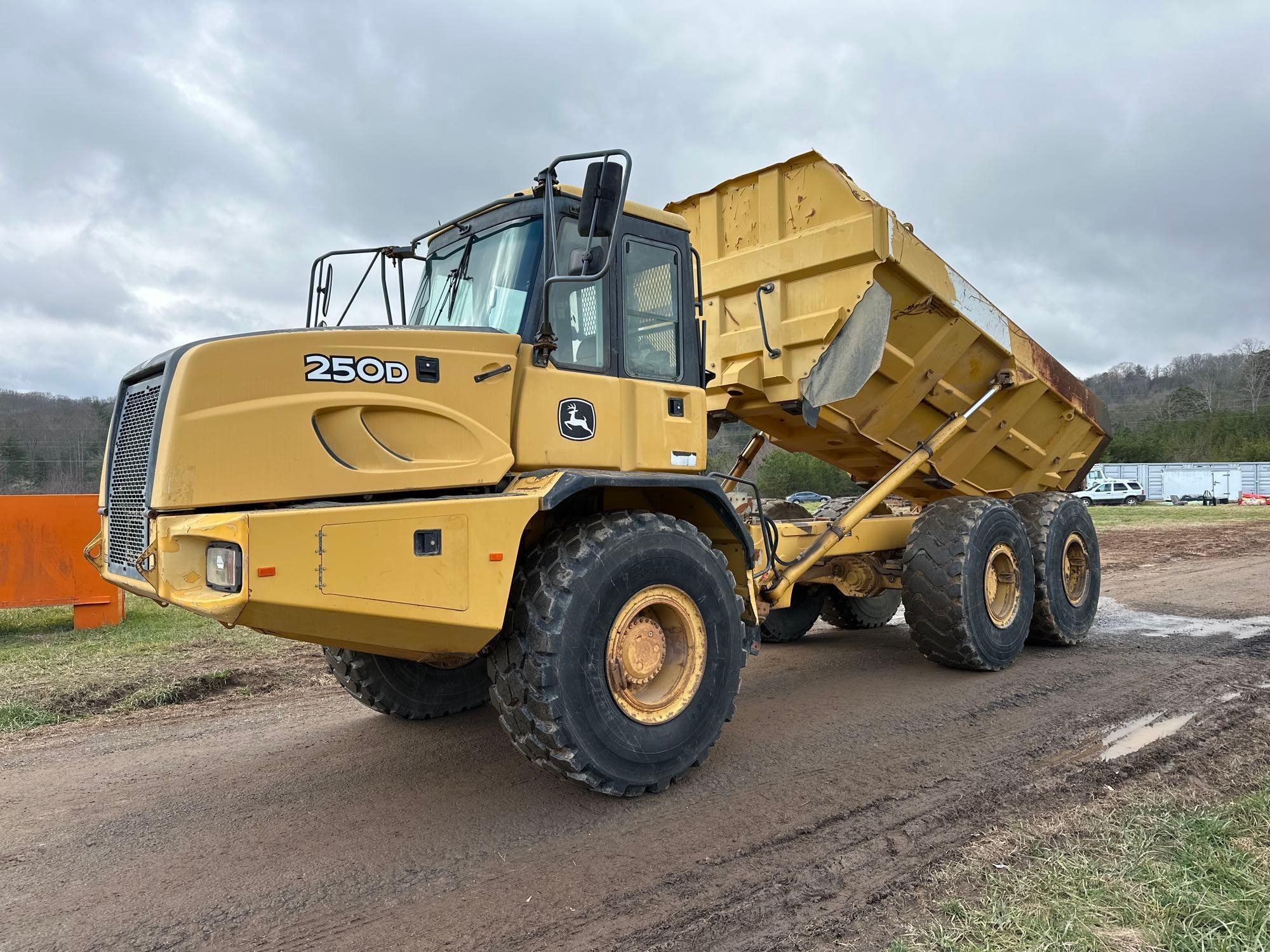 John Deere 250 D Off-Road Dump Truck (A57453)