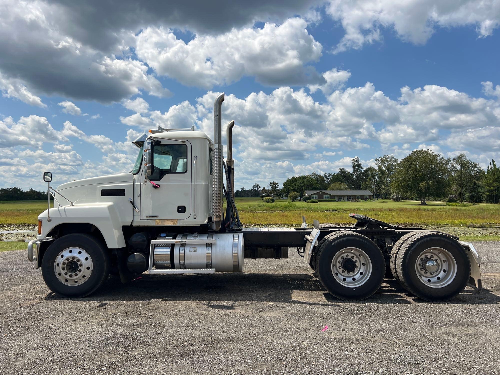 2019 MACK PINNACLE P164T DAY CAB ROAD TRACTOR (A51406)