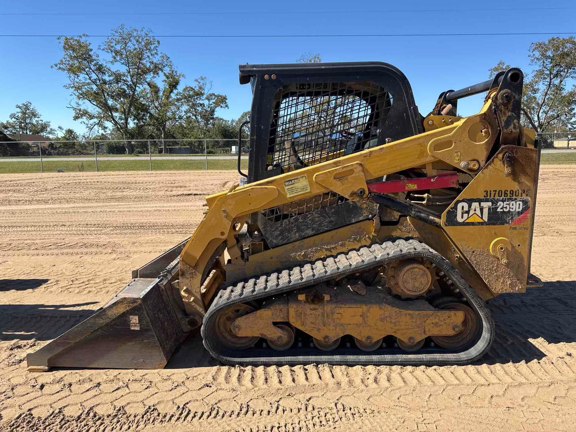 2017 CATERPILLAR 259D SKID STEER (A52707)