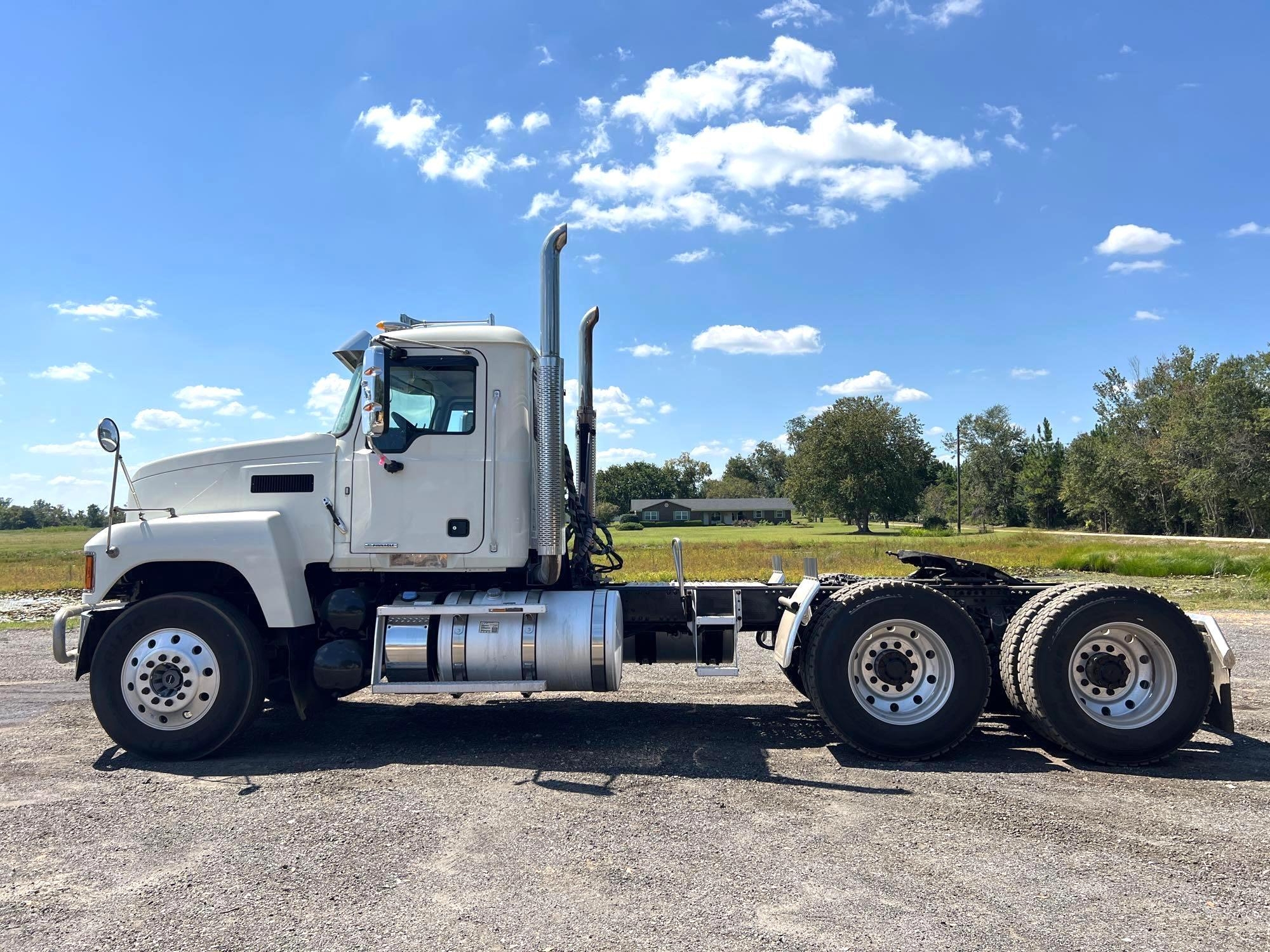 2019 MACK PINNACLE P164T DAY CAB ROAD TRACTOR (A51406)