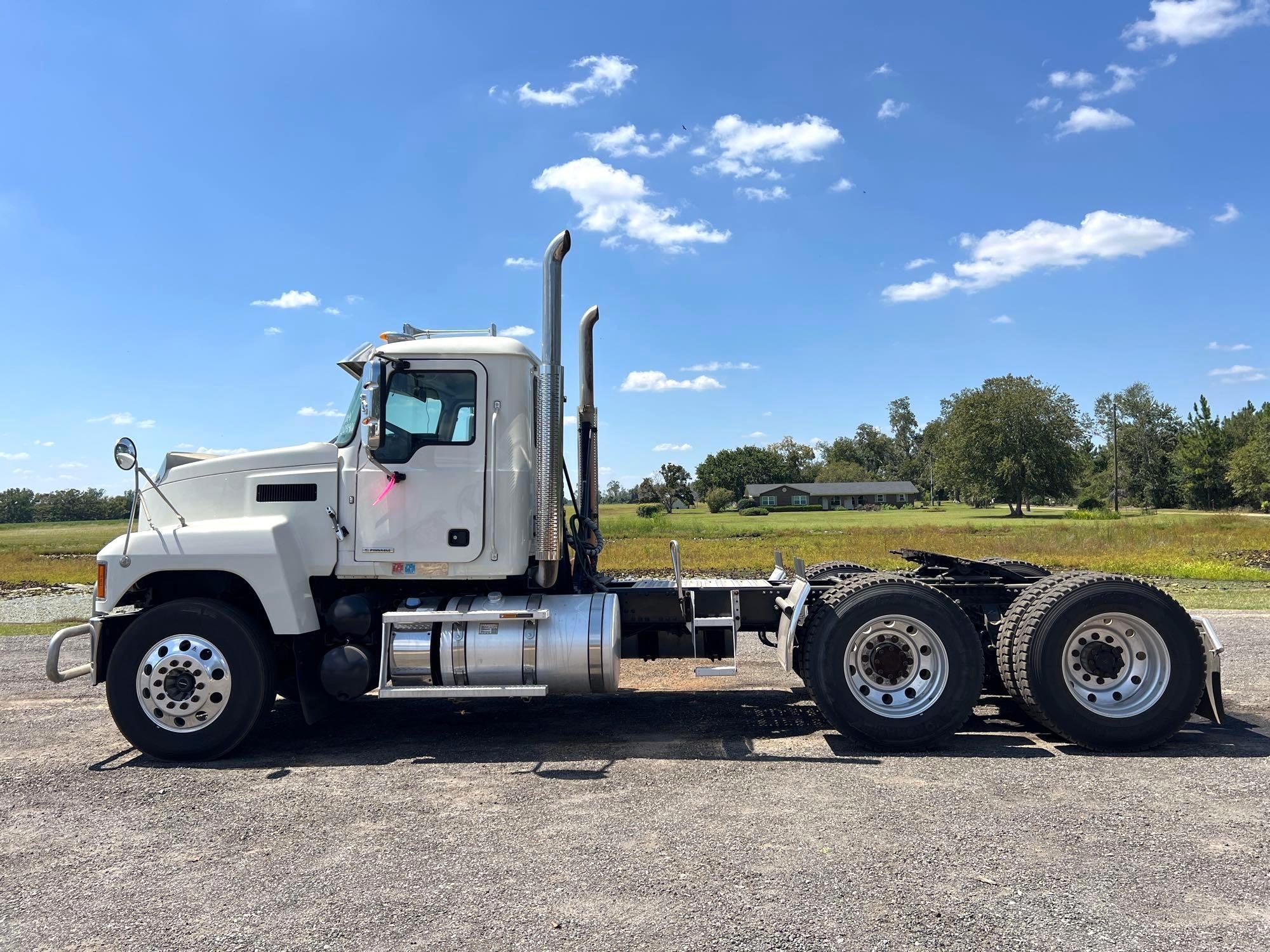 2019 MACK PINNACLE P164T DAY CAB ROAD TRACTOR (A51406)