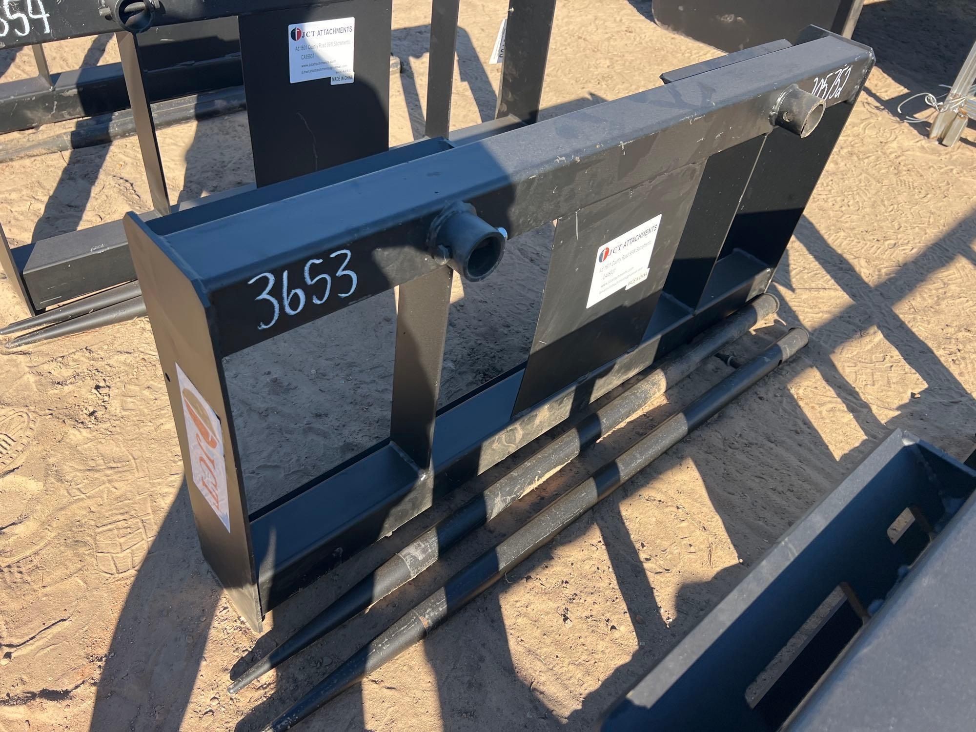 UNUSED JCT 2 PRONG BALE SPEAR (A57193)