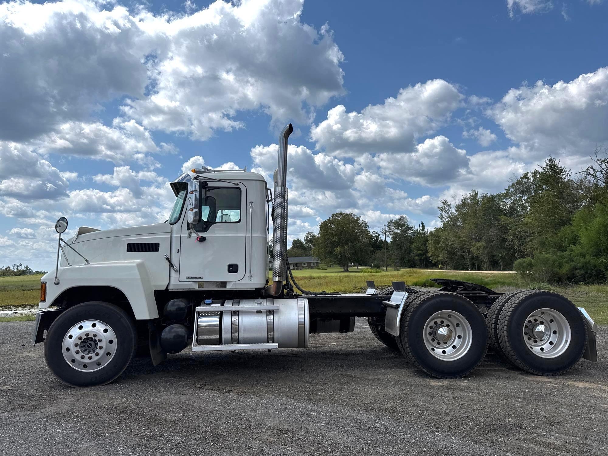 2019 MACK PINNACLE P164T DAY CAB ROAD TRACTOR (A51406)