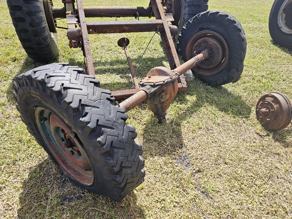 Military Rear Differential w/ Tires (A50121)