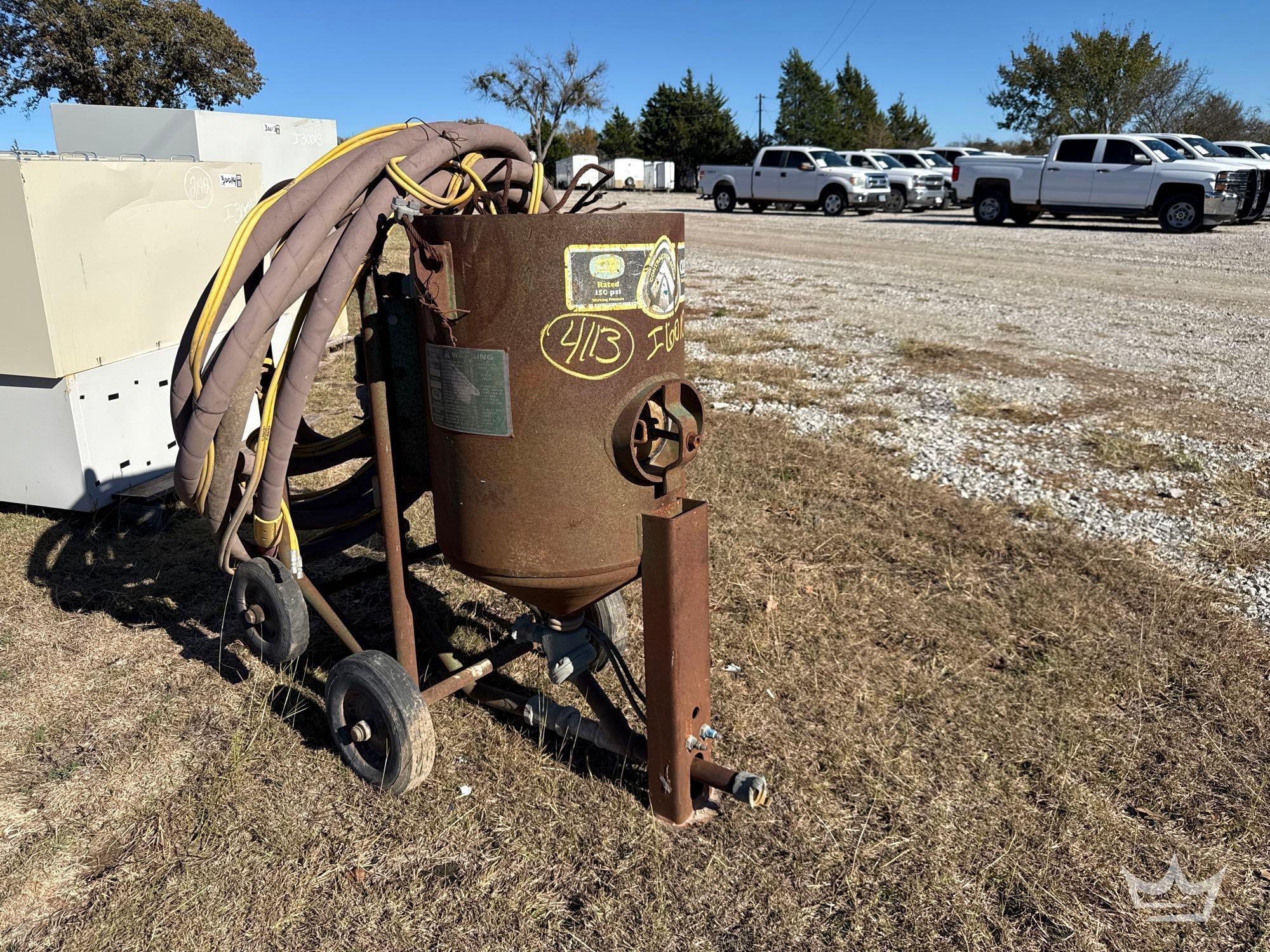 Clemco 150psi Portable Sand Blasting Machine (A55973)