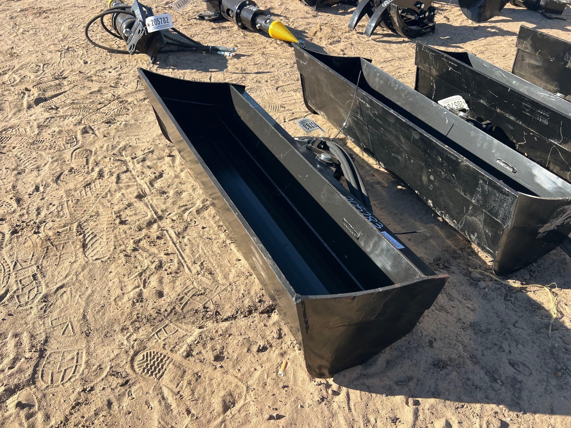 UNUSED FUTURE 40" HYD MINI TILTING BUCKET (A57193)