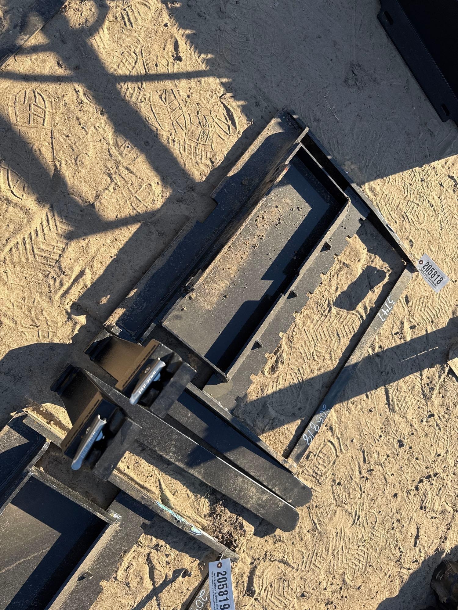 UNUSED FUTURE MINI PALLET FORKS (A57193)