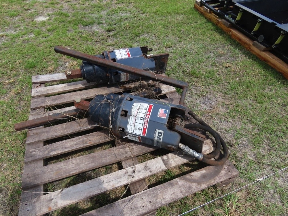 (2) Hydraulic Augers (A50121)