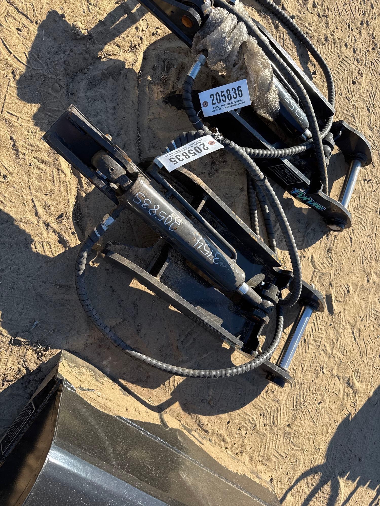 UNUSED FUTURE XJ3T-3T HYD THUMB CLAMP (A57193)