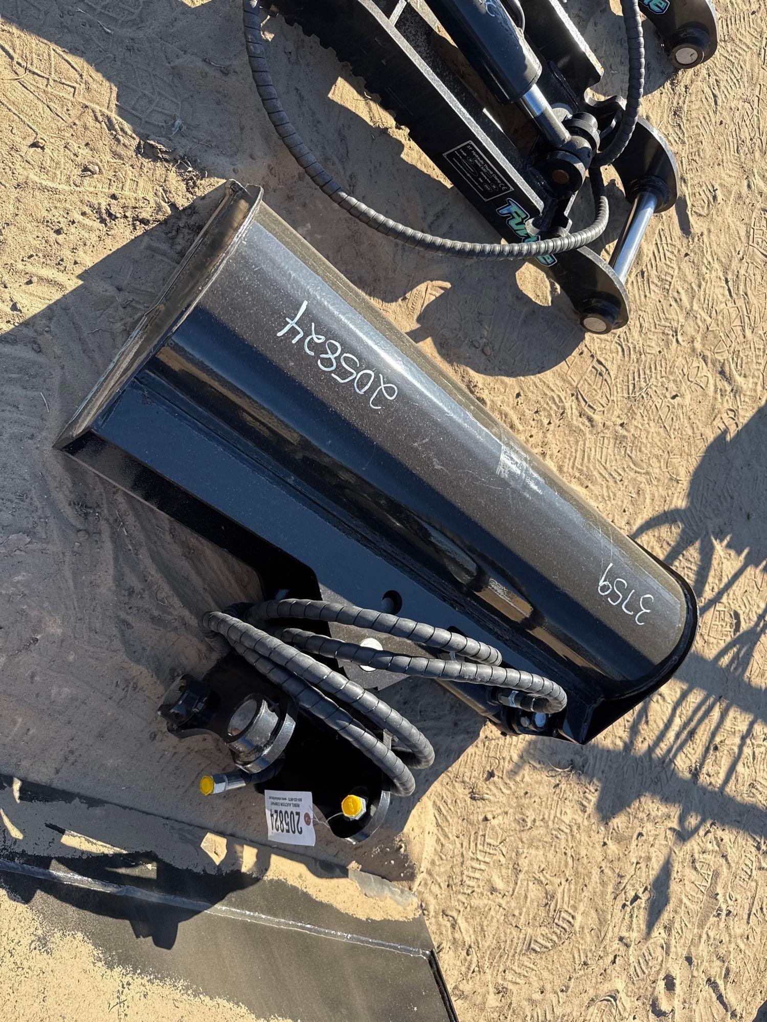 UNUSED FUTURE D3T 32" HYD TILT BUCKET (A57193)