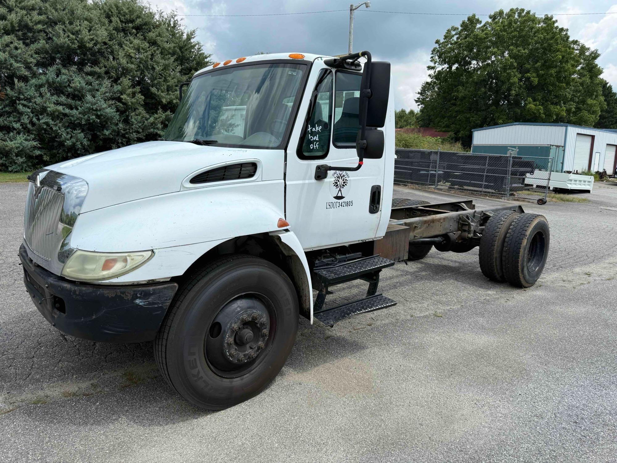 2002 International 4300 Cab and Chassis Truck, VIN # 1HTMMAAP02H548742 (A51572)